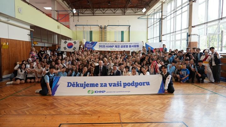 [세종=뉴시스]한수원이 2025 체코 글로벌 봉사단 활동을 마무리 했다.(사진=한국수력원자력 제공) *재판매 및 DB 금지