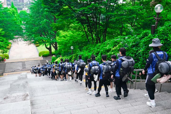 [광주=뉴시스] 24일 출정식을 갖고 240㎞ 국토 순례길에 오른 조선대학교 학생들. (사진 제공 = 조선대). 2025.06.24. photo@newsis.com *재판매 및 DB 금지