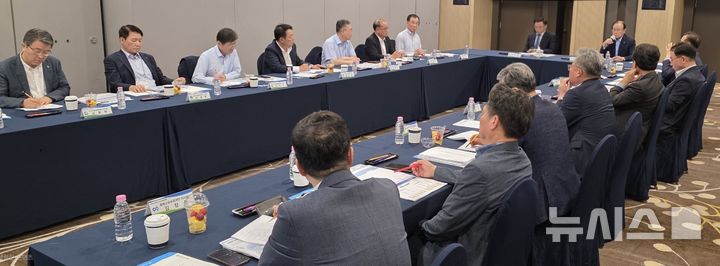 [전주=뉴시스] 전북신용보증재단은 24일 전국 신용보증재단 간 소상공인 지원정책 연계와 재단 발전 방향 모색을 위해 '지역신보·중앙회 이사장협의회'를 개최했다. (사진=전북신용보증재단 제공) 2025.06.24. photo@newsis.com&nbsp; *재판매 및 DB 금지