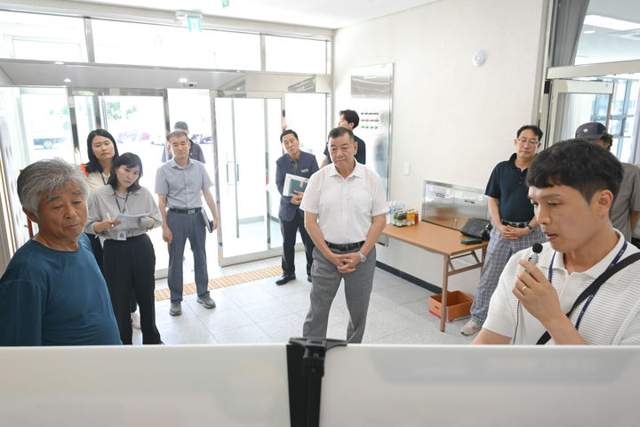 [공주=뉴시스] 주요 현장 돌아보는 최원철 공주시장.(사진=공주시 제공).2025.06.24.photo@newsis.com. *재판매 및 DB 금지