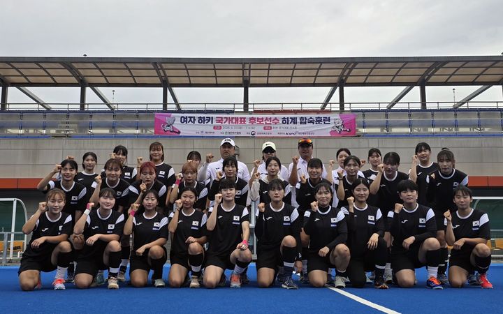 [서울=뉴시스] 한국 여자 하키 국가대표 후보 선수단, 충북 진천선수촌에서 하계 합숙 훈련 진행. (사진=대한하키협회 제공) *재판매 및 DB 금지