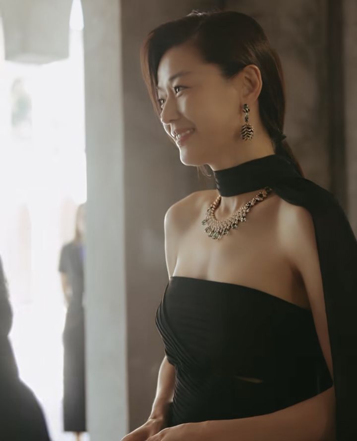 [서울=뉴시스] 전지현. (사진=피아제 인스타그램 캡처) 2025.06.24. photo@newsis.com *재판매 및 DB 금지