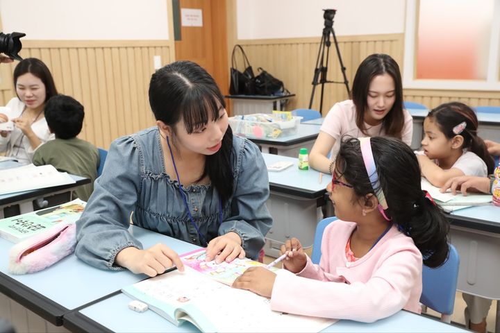 외국인 가정 자녀 급증…초중고 다문화 학생, 5년새 2배↑