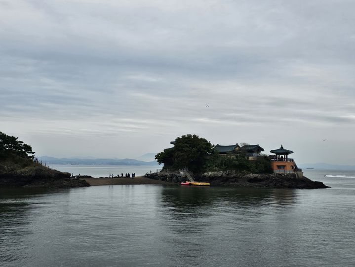 충남권 흐리고 가끔 비…기온은 19~25도
