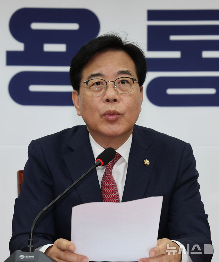 [서울=뉴시스] 김명년 기자 = 송언석 국민의힘 원내대표가 24일 오전 서울 여의도 국회에서 열린 원내대책회의에서 발언하고 있다. 2025.06.24. kmn@newsis.com