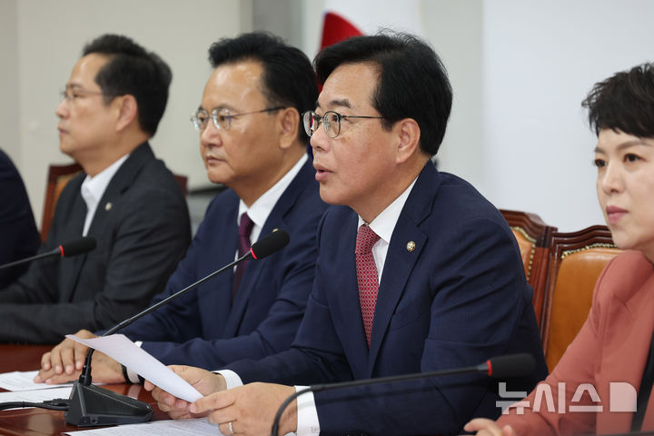 [서울=뉴시스] 김명년 기자 = 송언석 국민의힘 원내대표가 지난 24일 오전 서울 여의도 국회에서 열린 원내대책회의에서 발언하고 있다. 2025.06.24. kmn@newsis.com