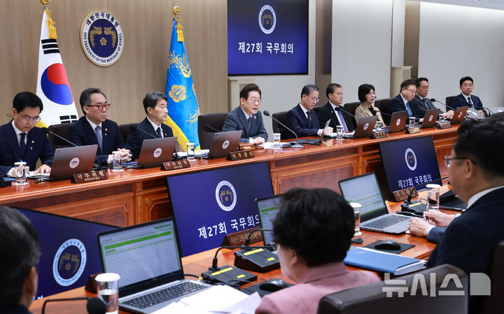 [서울=뉴시스] 고범준 기자 = 이재명 대통령이 24일 서울 용산 대통령실 청사에서 열린 국무회의에서 발언하고 있다. (대통령실통신사진기자단) 2025.06.24. bjko@newsis.com