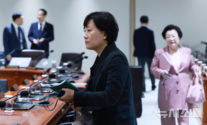 [서울=뉴시스] 고범준 기자 = 송미령 농림축산식품부 장관이 24일 서울 용산 대통령실 청사에서 열린 국무회의에 참석하고 있다. (대통령실통신사진기자단) 2025.06.24. bjko@newsis.com