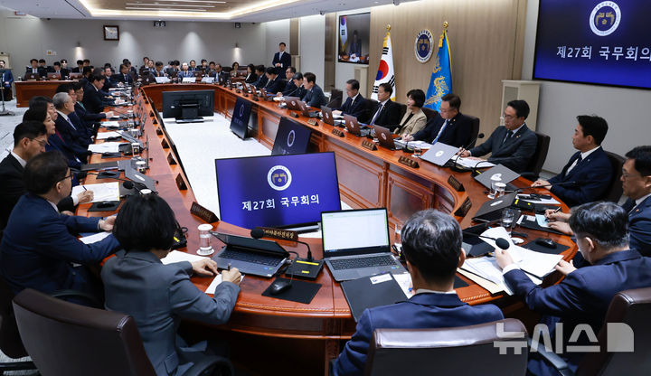 [서울=뉴시스] 고범준 기자 = 이재명 대통령이 24일 서울 용산 대통령실 청사에서 열린 국무회의에서 발언하고 있다. (대통령실통신사진기자단) 2025.06.24. bjko@newsis.com