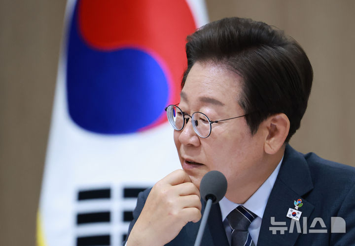 [서울=뉴시스] 고범준 기자 = 이재명 대통령이 24일 서울 용산 대통령실 청사에서 열린 국무회의에서 발언하고 있다. (대통령실통신사진기자단) 2025.06.24. bjko@newsis.com