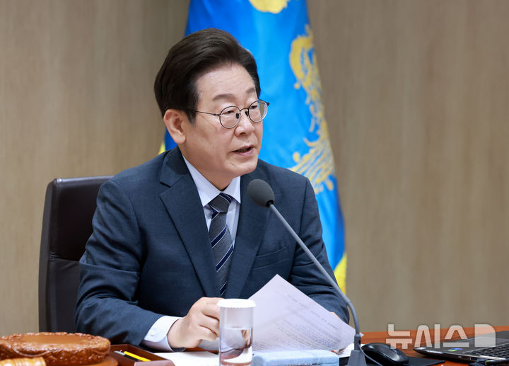 [서울=뉴시스] 고범준 기자 = 이재명 대통령이 24일 서울 용산 대통령실 청사에서 열린 국무회의에서 발언하고 있다. (대통령실통신사진기자단) 2025.06.24. bjko@newsis.com
