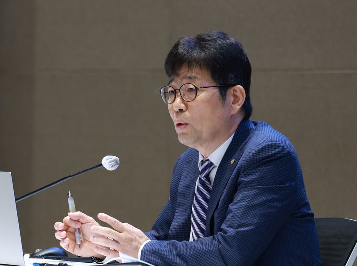 [서울=뉴시스] 유상대 한국은행 부총재가 24일 서울 중구 한국은행에서 기자간담회를 하고 있다. (사진=한국은행 제공) 2025.06.24. photo@newsis.com *재판매 및 DB 금지