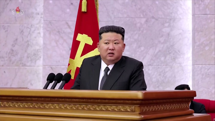 [서울=뉴시스] 김정은 북한 국무위원장이 지난 6월 21일부터 23일까지 사흘간 열린 조선노동당 중앙위원회 제8기 제12차 전원회의에 참석했다고 조선중앙TV가 24일 보도했다. (사진=조선중앙TV 캡쳐) 2025.11.01. photo@newsis.com *재판매 및 DB 금지