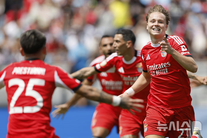 [샬럿=AP/뉴시스] 2025 국제축구연맹(FIFA) 클럽월드컵에 참가한 포르투갈 프로축구 프리메이라리가 벤피카의 안드레아스 시엘데루프. 2025.06.24.