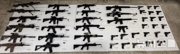 [서울=뉴시스] 서울경찰청 범죄예방질서과 풍속범죄수사팀이 압수한 모의총포 모습이다. (사진=서울경찰청 제공) 2025.06.25. photo@newsis.com