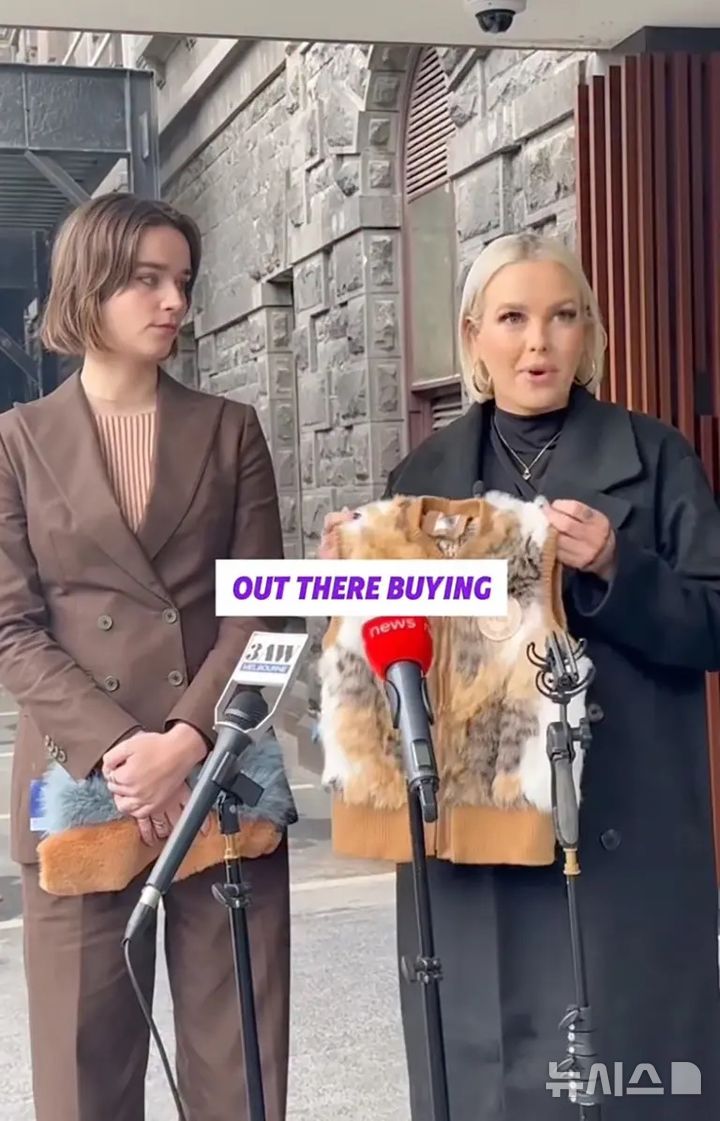 [서울=뉴시스]호주 멜버른에서 ‘호주산 양털’로 표기돼 판매된 아동용 조끼가 실제로는 고양이와 토끼털로 만들어졌다는 조사 결과가 나왔다. (사진=콜렉티브 패션 저스티스) 2025.6.23 