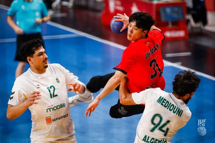 [서울=뉴시스] 국제핸드볼연맹(IHF) 제25회 세계남자주니어선수권대회에 출전한 한국 남자 21세 이하(U-21) 핸드볼대표팀의 문지환. (사진=국제핸드볼연맹 홈페이지 캡처)