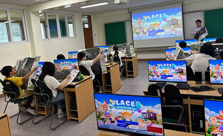 지난 17일 고한 갈래초등학교에서 진행하고있는 정선군의 메타버스 기반 ‘도로명주소 초등교육’ 모습.(사진=정선군 제공) *재판매 및 DB 금지