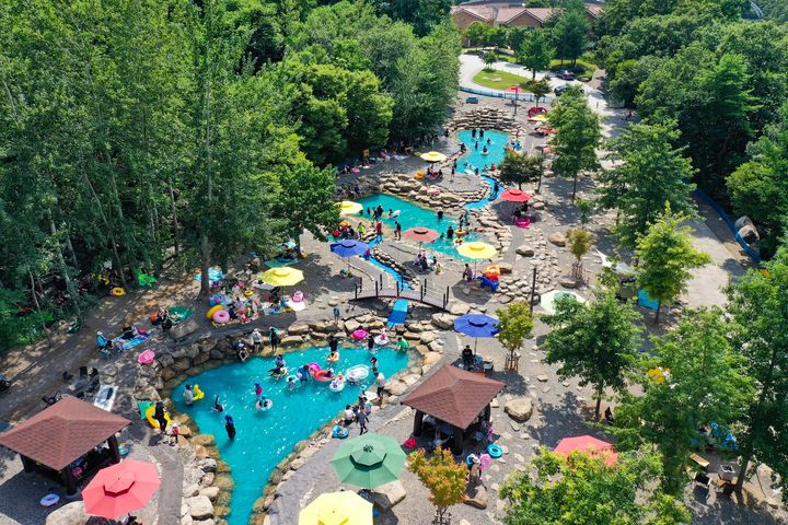 [동해=뉴시스] 지난해 피서객들이 무릉오선녀탕에서 피서를 즐기고 있는 모습.(사진=동해시 제공)photo@newsis.com *재판매 및 DB 금지