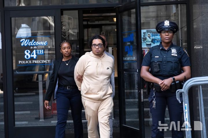 [뉴시스]덱스터 베탕쿠르(37)가 성기 노출 혐의로 체포됐다. (사진=뉴욕포스트) 2025.6.24 