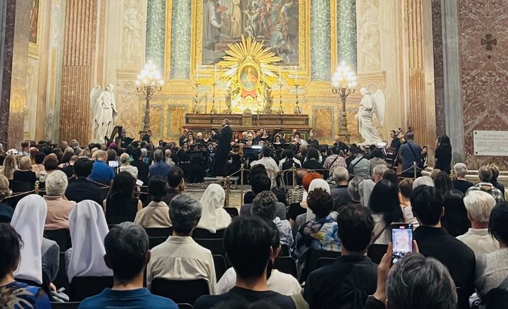 [제주=뉴시스] 제주4·3의 아픔과 화해, 평화의 메시지를 담은 '제주4·3평화레퀴엠 공연'이 24일 오후 이탈리아 로마의 산타마리아 델리 안젤리 에 데이 마르티리 성당에서 열리고 있다. (사진=제주도 제공) 2025.06.25. photo@newsis.com *재판매 및 DB 금지