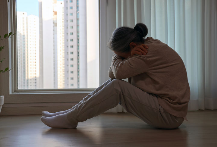 [서울=뉴시스] 한 가정 방문 요양보호사가 돌보던 90대 뇌경색 환자를 학대한 사실이 제보를 통해 알려졌다. 2025.06.25. *재판매 및 DB 금지 *재판매 및 DB 금지
