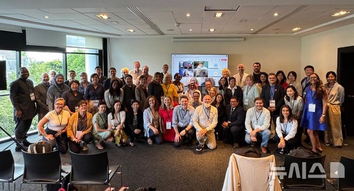 [전주=뉴시스]윤난슬 기자 = 전북 전주시는 지난 23일부터 25일까지 프랑스 파리 인근 엉겡레뱅에서 열린 '제17차 유네스코 창의도시 네트워크 연차회의'에 참가했다고 밝혔다. (사진=전주시 제공) photo@newsis.com 