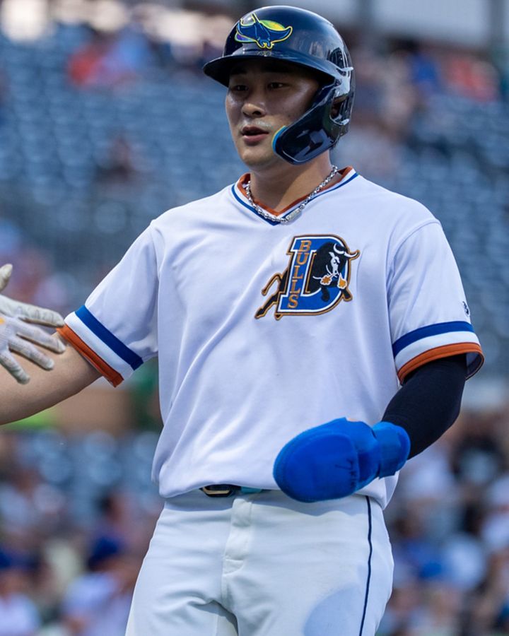 [서울=뉴시스] 메이저리그(MLB) 복귀를 위해 탬파베이 레이스 산하 더럼 불스 소속으로 재활 경기에 나서는 김하성. (사진=더럼 불스 공식 인스타그램) 2025.06.21. photo@newsis.com *재판매 및 DB 금지