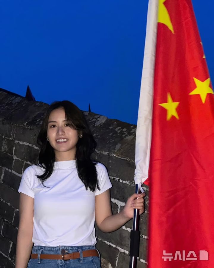 [서울=뉴시스]홍콩 최연소 구의원이 미인대회에 출사표를 던지면서 공직자로서의 직무 수행 가능성을 두고 논란이 일고 있다. (사진=Instagram/angel.cnt) 2025.6.24 