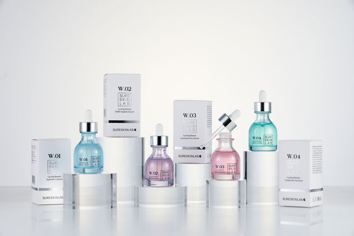 [서울=뉴시스] 체외진단 기업 수젠텍은 자사의 진단 기술력과 여성 호르몬 연구 데이터를 바탕으로 기능성 화장품 브랜드 ‘슈어스킨랩(SureSkinLab)’과 건강기능식품 브랜드 ‘슈어메디(Suremedy)’를 론칭했다고 25일 밝혔다. (사진=수젠텍 제공) 2025.06.25. photo@newsis.com *재판매 및 DB 금지