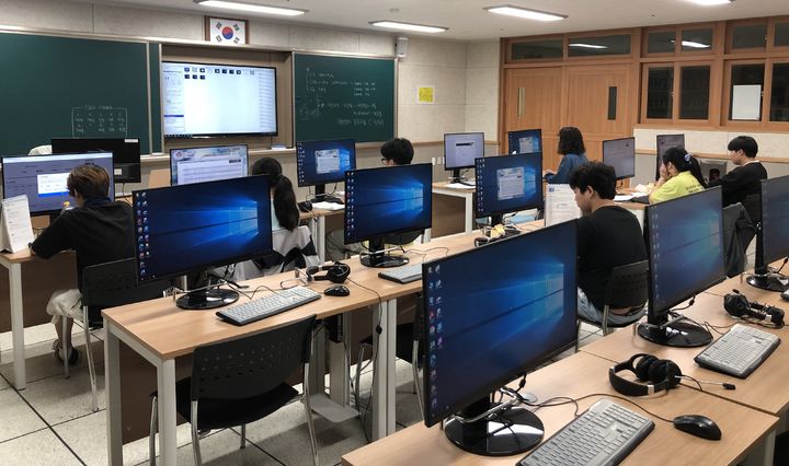 [거창=뉴시스] 거창군 올해 디지털 역량강화 교육 '나도 문서 작성 전문가'. (사진=거창군 제공) 2025.06.25. photo@newsis.com *재판매 및 DB 금지