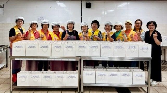 [함양=뉴시스] 함양군여성단체협의회 6월 어려운 가정 밑반찬 만들어주기 사업 추진. (사진=함양군 제공) 2025.06.25. photo@newsis.com *재판매 및 DB 금지