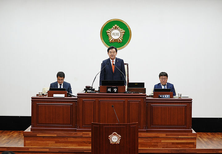 태백시의회 고재창 의장은 25일 시의회 본회의장에서 제2차 본회의를 끝으로 제284회 제1차 정례회를 폐회하고 있다.(사진=태백시의회 제공) *재판매 및 DB 금지