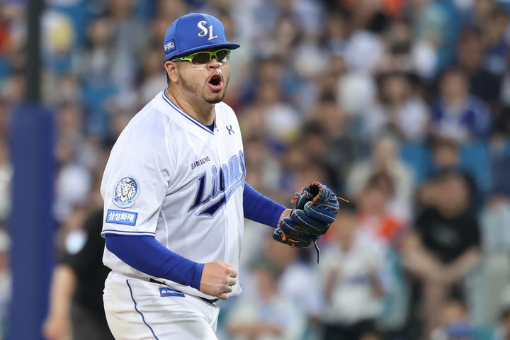 [서울=뉴시스] 프로야구 삼성 라이온즈 후라도가 25일 대구 삼성라이온즈파크에서 열린 2025 신한 쏠뱅크 KBO리그 한화 이글스와의 경기에 선발 등판해 7회를 마무리한 뒤 포효하고 있다. (사진=삼성 라이온즈 제공) 2025.06.25. *재판매 및 DB 금지