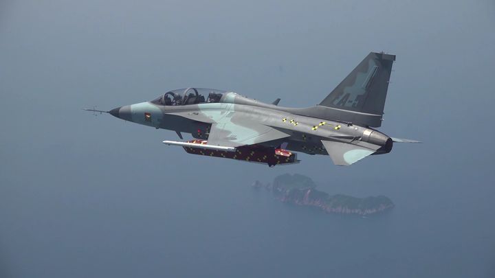 [서울=뉴시스] 시험용 항공기인 FA-50 시제기에 탑재된 시험용 분리탄. (사진=방위사업청 제공) 2025.06.25. photo@newsis.com *재판매 및 DB 금지