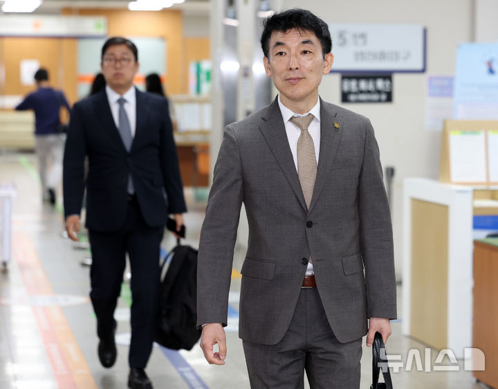 '김용현 재판'서 특검팀 노려보는 방청객들…"위협적 행동" vs "주관적 평가"