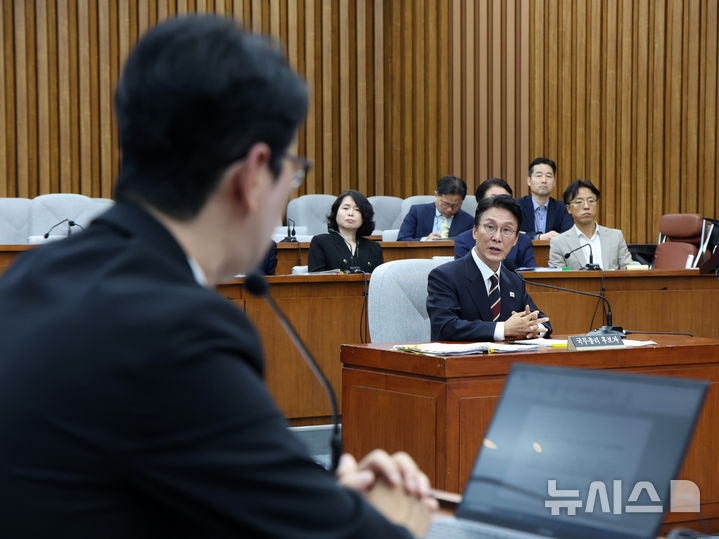 [서울=뉴시스] 김금보 기자 = 김민석 국무총리 후보자가 25일 서울 여의도 국회에서 열린 인사청문회에서 주진우 국민의힘 의원 질문에 답하고 있다. 2025.06.25. kgb@newsis.com