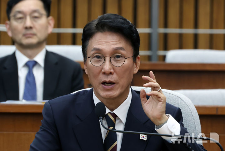 [서울=뉴시스] 고승민 기자 =검찰이 김민석 국무총리 후보자의 재산누락 의혹 관련 고발 사건을 경찰에 넘겼다. 김 후보자가 25일 서울 여의도 국회에서 열린 인사청문회에서 발언하고 있다. 2025.06.25. kkssmm99@newsis.com