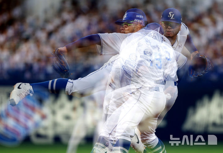 [대구=뉴시스] 이무열 기자 = 25일 대구 수성구 삼성라이온즈파크에서 열린 2025 신한 SOL 뱅크 KBO 리그 한화 이글스와 삼성 라이온즈의 경기, 7회초 삼성 선발투수 후라도가 역투하고 있다. (다중노출) 2025.06.25. lmy@newsis.com