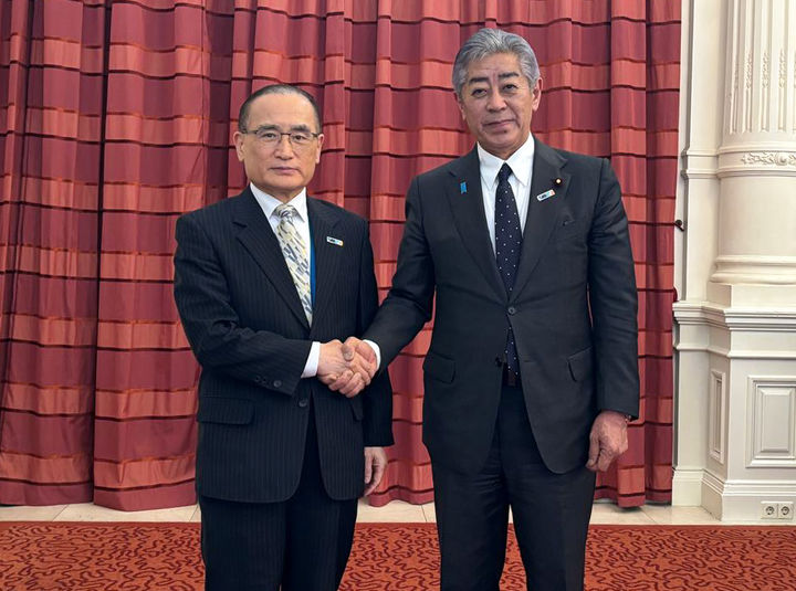 [서울=뉴시스] 위성락 대통령실 국가안보실장이 25일(현지 시간) 네덜란드 헤이그에서 이와야 다케시 일본 외무대신과 NATO 정상회의 계기 면담하고 있다. (사진=대통령실 제공) 2025.06.25. photo@newsis.com *재판매 및 DB 금지