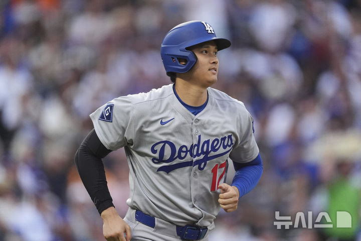 [덴버=AP/뉴시스] 메이저리그 LA 다저스 오타니 쇼헤이가 26일(한국 시간) 콜로라도주 덴버의 쿠어스 필드에서 열린 콜로라도 로키스와의 경기에 1번 지명타자로 선발 출전했다. 2025.06.26.