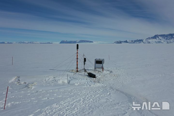 [서울=뉴시스] 관제거점과 천문관측소(남극 브라우닝패스).