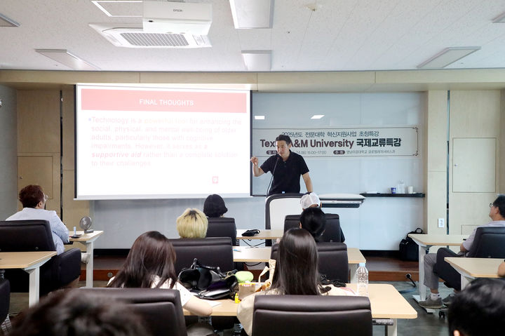 [대구=뉴시스]영남이공대, 美 텍사스 A&M 대학 교수 초청 특강(사진=영남이공대 제공) photo@newsis.com *재판매 및 DB 금지