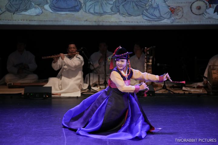 [산청=뉴시스] 양승미의 춤 길을 건다. (사진=산청군 제공) 2025.06.26. photo@newsis.com&nbsp; *재판매 및 DB 금지