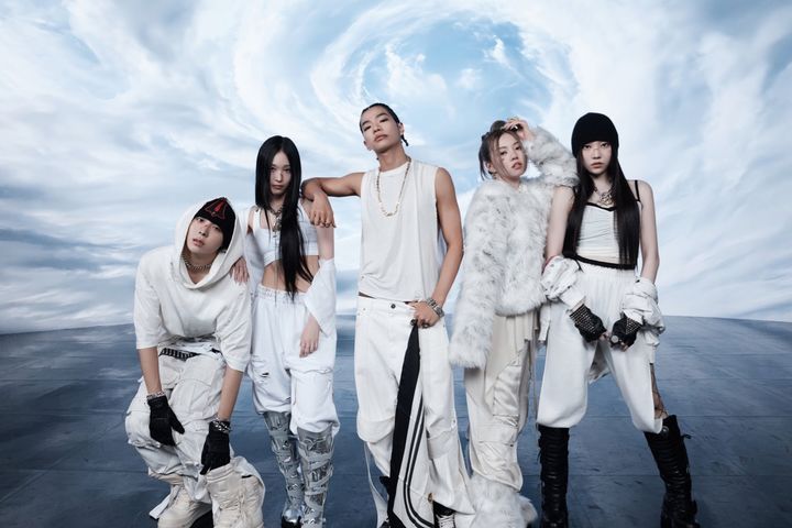 [서울=뉴시스] 정유경 신세계 회장의 장녀 애니(본명 문서윤)가 소속된 신인 혼성그룹 '올데이 프로젝트(AllDay Project)'가 음악방송 무대에 본격 나선다. (사진=더블랙레이블 제공) 2025.06.26. photo@newsis.com&nbsp; *재판매 및 DB 금지