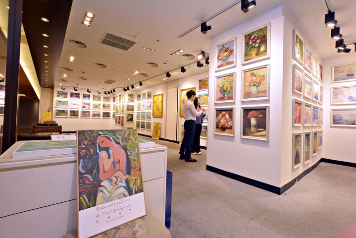 [대구=뉴시스] 대백프라자 11층에 명화 레플리카(Replica) 전문 브랜드 '갤러리 아젤(Gallery AZEL)'이 오픈했다. (사진 = 대구백화점 제공) 2025.06.26. photo@newsis.com *재판매 및 DB 금지