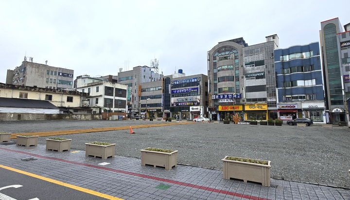 [정읍=뉴시스] 오는 2026년 6월 이전까지 도시광장으로 조성될 옛 정읍우체국 부지. *재판매 및 DB 금지