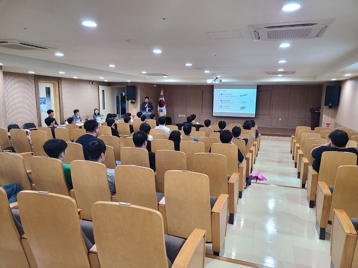 [대전=뉴시스] 한국폴리텍IV대학 대전캠퍼스 전기전자제어과 특강 모습. (사진=한국폴리텍IV대학 대전캠퍼스 제공) 2025.06.26. photo@newsis.com *재판매 및 DB 금지