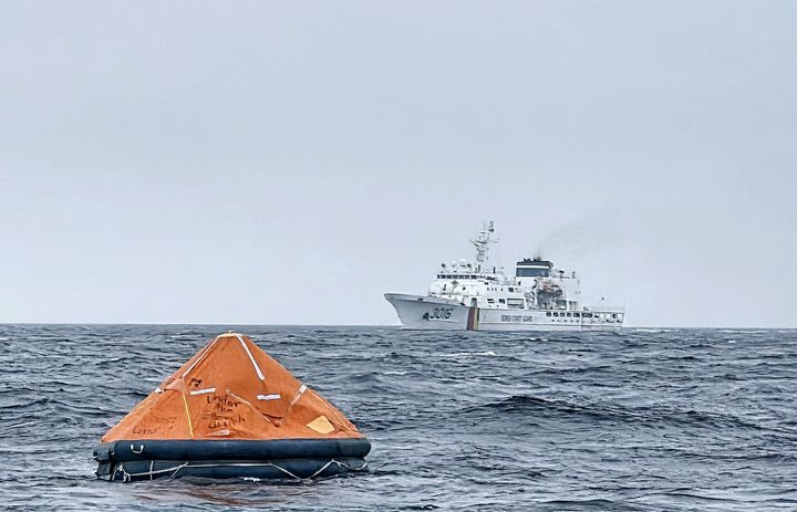 [동해=뉴시스] 25일 동해지방해양경찰청은 포항 동방 67해리 해상에서 일본 해상보안청 제8관구와 함께 제18차 한·일 수색구조 연합훈련을 실시하고 있다.(사진=동해해경청 제공)photo@newsis.com *재판매 및 DB 금지