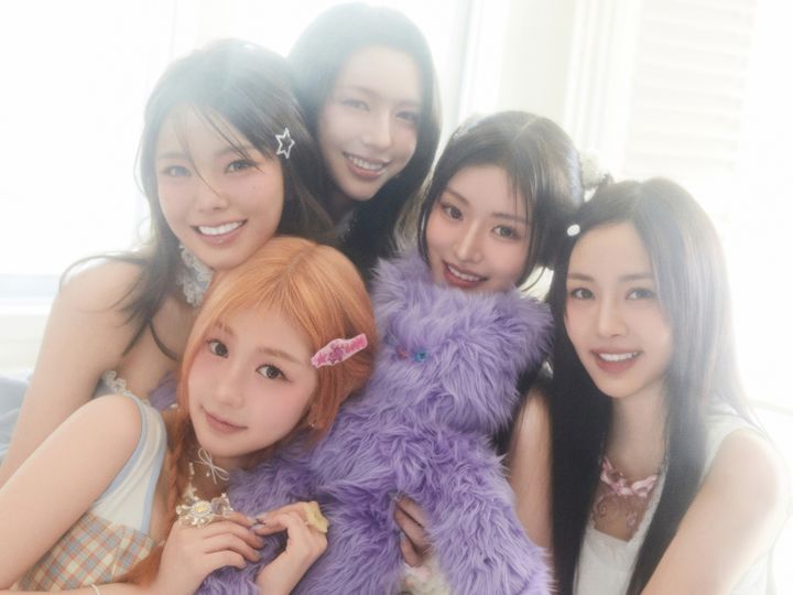 [서울=뉴시스] 가수 피프티피프티(FIFTY FIFTY)가 메인 타이틀 곡 '푸키'(Pookie)로 차트에 역주행 했다. (사진=어트랙트) 2025. 06. 26. photo@newsis.com *재판매 및 DB 금지